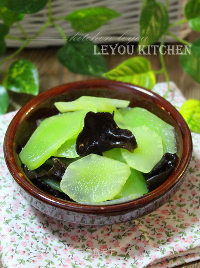 Green Bamboo Shoots Mixed with Fungus recipe