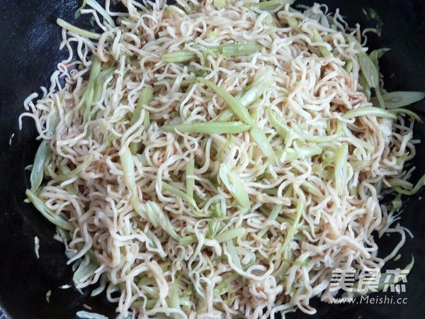 Braised Noodles with Beans and Cabbage recipe