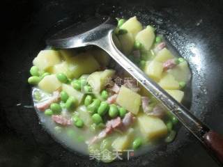 Boiled Potatoes with Bacon and Edamame recipe