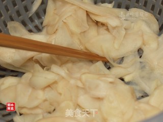 Sweet and Sour Ginger: An Appetizing Snack for Warming and Replenishing Yang recipe