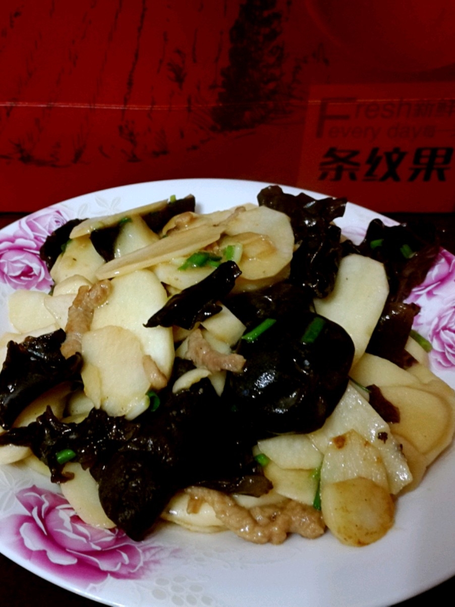 Fried Yam with Black Fungus recipe