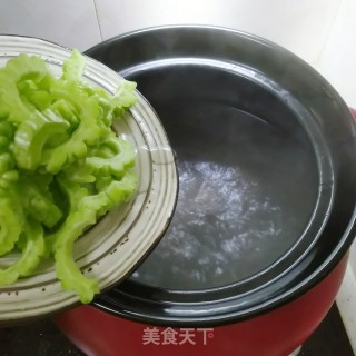 Bitter Gourd Pork Ribs Soup recipe