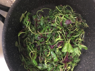 Stir-fried Broad Beans with Amaranth recipe