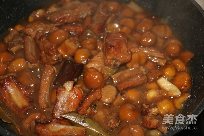 Chestnut Stewed Pork Ribs recipe