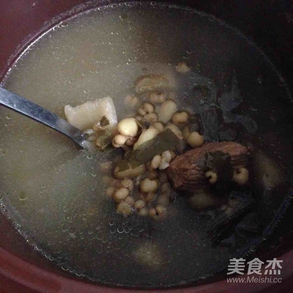 Lean Pork Soup with Lotus Leaf and Job's Tears recipe