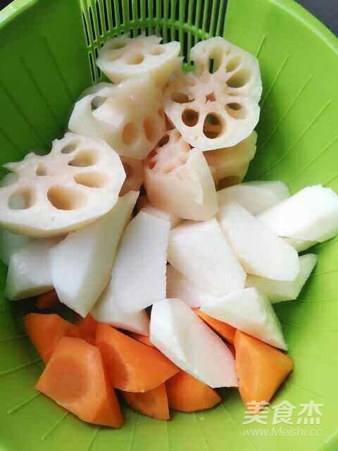 Lotus Root, Carrot and Yam Tongue Soup recipe