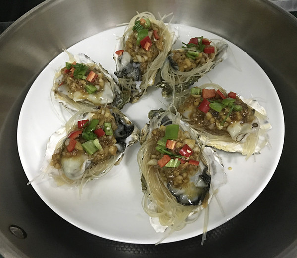 Steamed Oysters with Garlic recipe