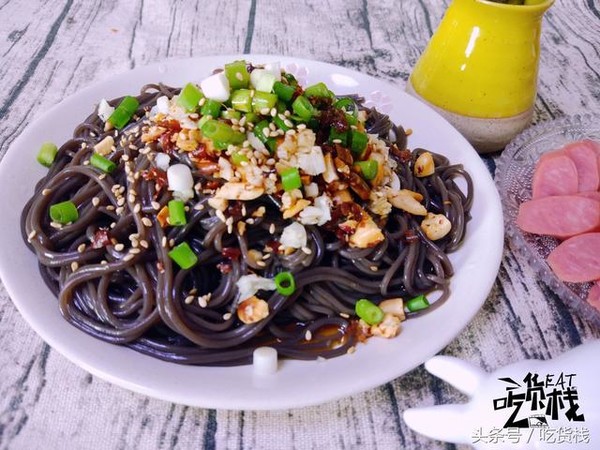 Refreshing and Delicious Summer Vegetable Dish with Cold and Sour Fern Root Noodles recipe