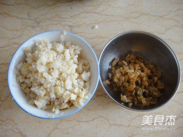 Fresh Bamboo Shoots and Pork Hot Noodle Pie recipe