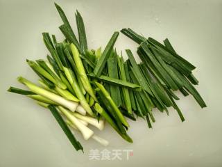 Stir-fried Pork with Garlic Sprouts recipe