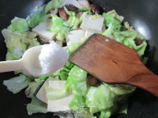 Stir-fried Thousand Page Tofu with Mushrooms and Cabbage recipe