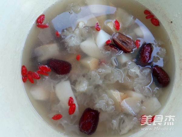 Tremella, Yam, Blueberry Soup recipe