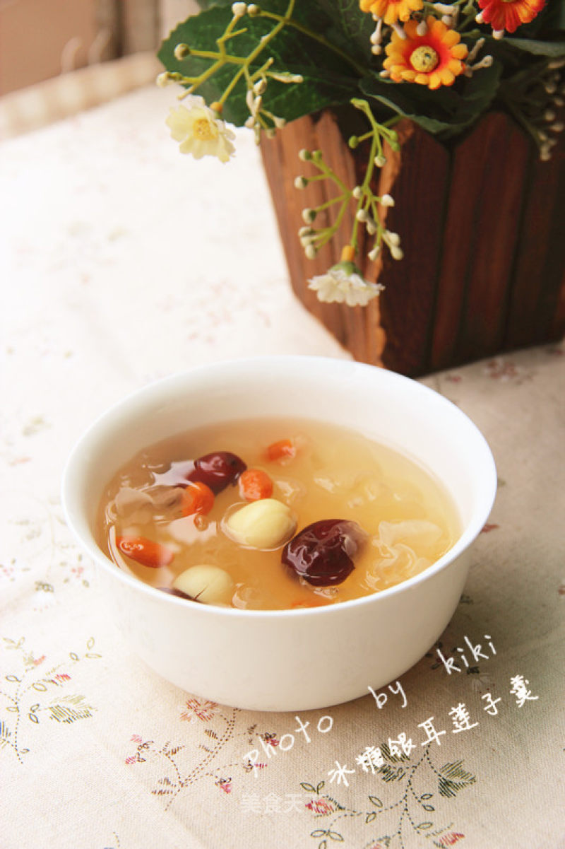Super Simple Beauty Soup--[rock Sugar, White Fungus, Lotus Seed Soup] recipe