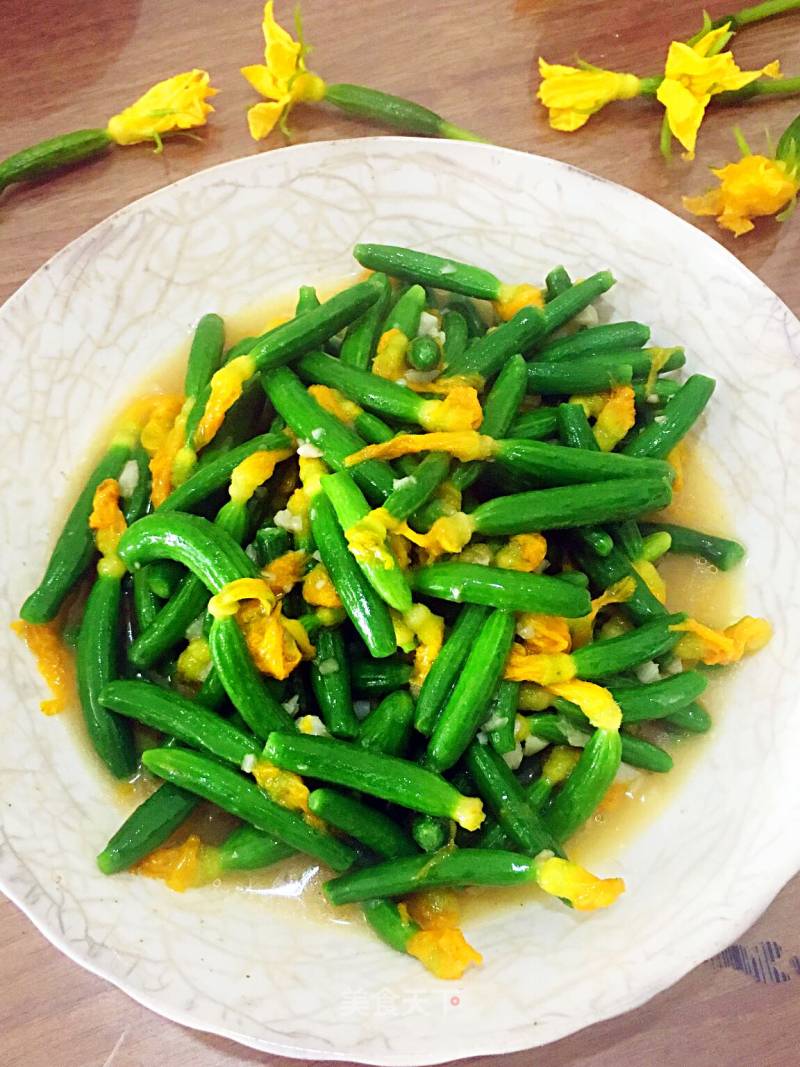 Stir-fried Top Flower Cucumber with Garlic recipe