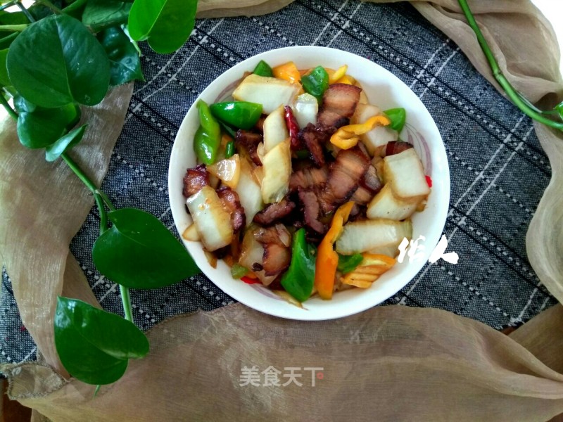 Stir-fried Bacon with Cabbage and Pepper recipe