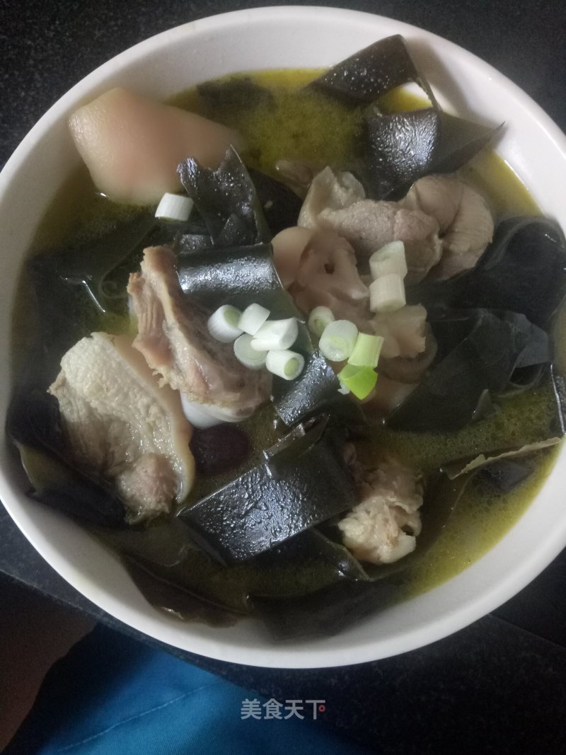 Pork Feet Seaweed Soup recipe
