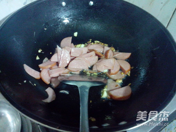 Celery Stir-fried Pork Sausage recipe