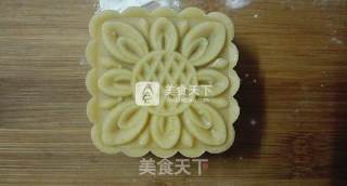 Mooncakes with Egg Yolk and Lotus Seed Paste recipe