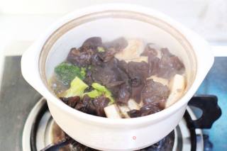 A Home-cooked Dish of Common People Who Use The Brain to Invigorate The Brain and Improve The Mind——【oyster Sauce, Peach Kernels, Fungus, Tofu Pot】 recipe