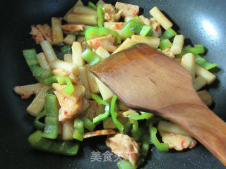 Stir-fried Rice Cake with Green Pepper and Shrimp Flavour Ball recipe