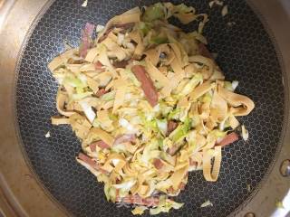 Stir-fried Cabbage with Luncheon Meat recipe