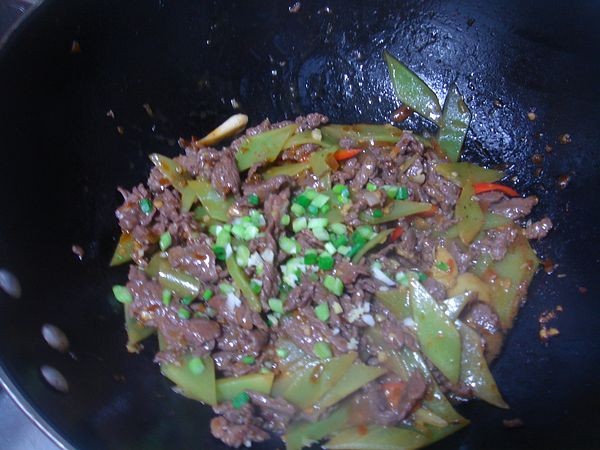 Stir-fried Beef with Pickled Peppers and Lettuce recipe