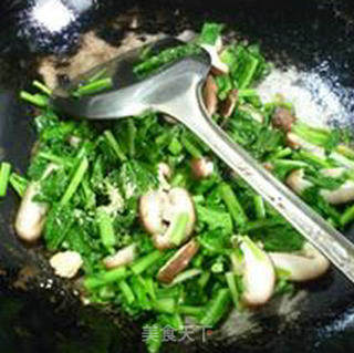 Stir-fried Potherb Mustard with Mushrooms recipe