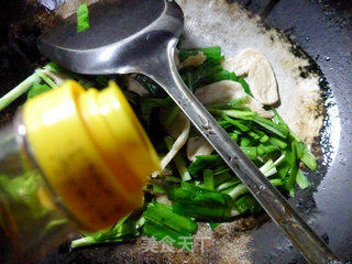 Stir-fried Leek with Soy Protein recipe