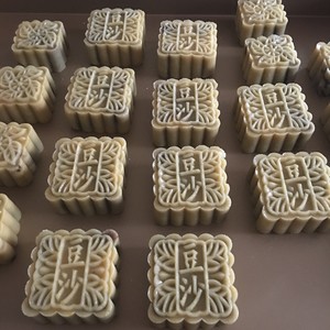 Cantonese-style Moon Cakes (milk Flavor) recipe