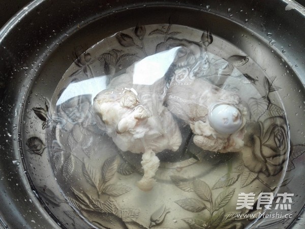 Lotus Root Big Bone Soup recipe