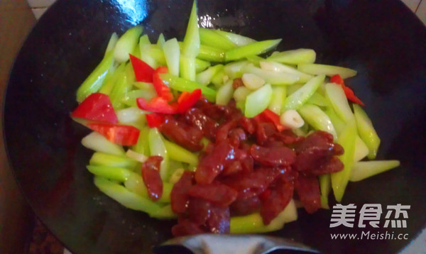 Choi Yuan Stir-fried Sausage recipe