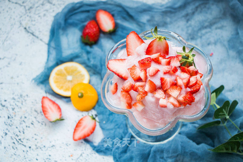 Strawberry Smoothies are Probably The Best Food in Early Summer recipe