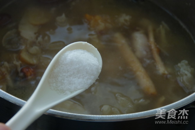 White Fungus Black Chicken Soup recipe