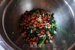 Spinach with Nuts recipe