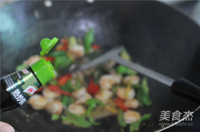 Stir-fried Shrimp with Green and Red Pepper recipe