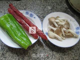 Stir-fried Sausage with Hot Pepper and Mushroom recipe