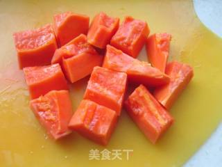 Papaya, Wolfberry and Crucian Carp Soup recipe