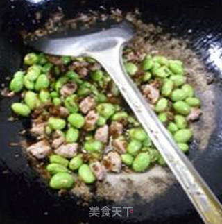 Fried Edamame with Sprouts and Diced Pork recipe