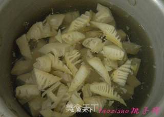 Braised Chicken Wings with Spring Bamboo Shoots in Oil recipe