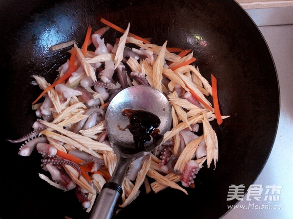 Fried Squid Head with Yuba recipe
