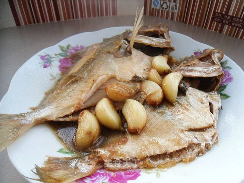 Grilled Pomfret with Garlic recipe