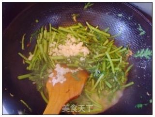 Stir-fried Chrysanthemum with Dried Shrimp Skins. recipe