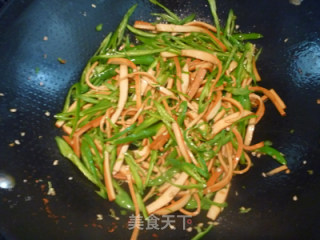 Stir-fried and Smoked Dried Peppers recipe