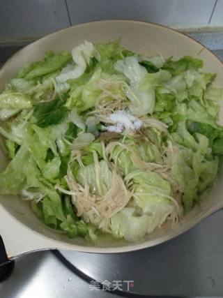 Stir-fried Western Lettuce with Enoki Mushroom recipe