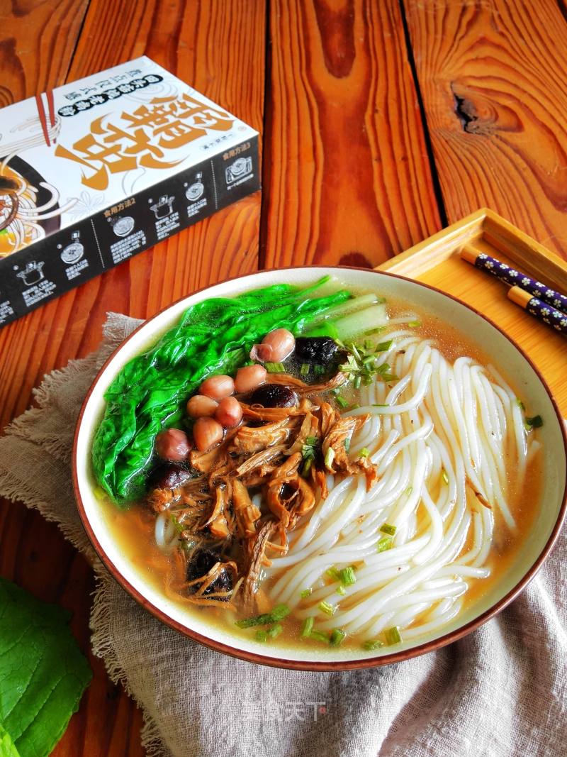 Stewed Chicken Noodles with Field Mushroom recipe