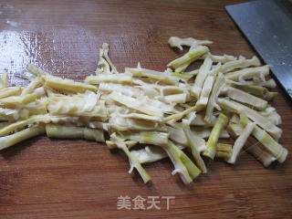 Stir-fried Celery with Lamb Tail Bamboo Shoots recipe