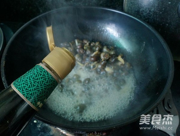 Stir-fried Green Clam with Perilla recipe