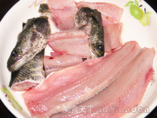 Stir-fried Garlic Heart with Raw Fish recipe