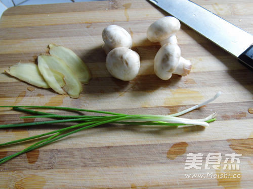 Yellow Lading Fresh Mushroom Soup recipe
