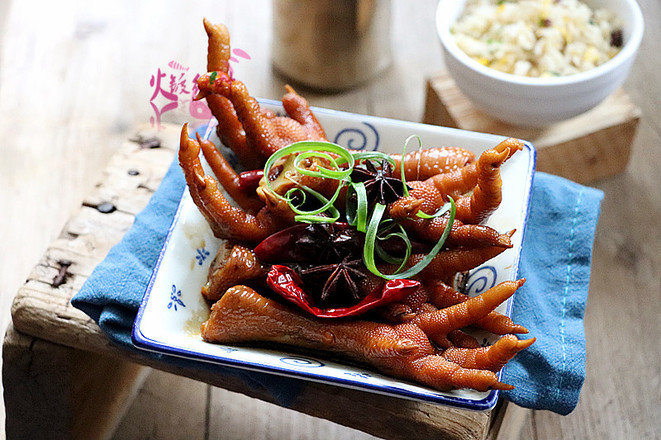 Sauce-flavored Braised Chicken Feet recipe